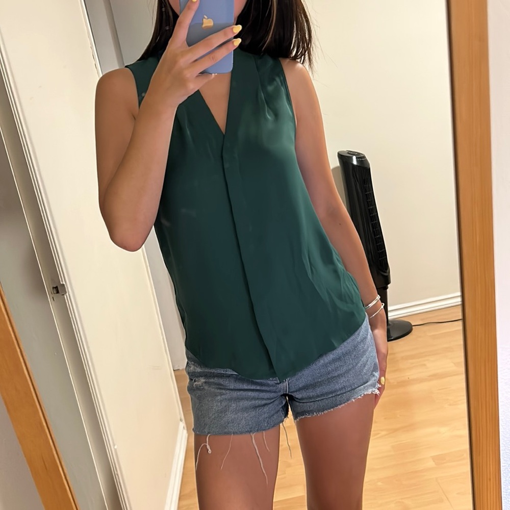 BABATON SLEEVELESS POWER BLOUSE